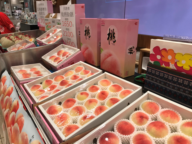 高雄漢神巨蛋購物廣場、和歌山県桃販売イベント