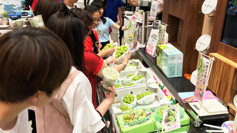 高雄漢神巨蛋購物廣場、山梨県シャインマスカット販売イベント